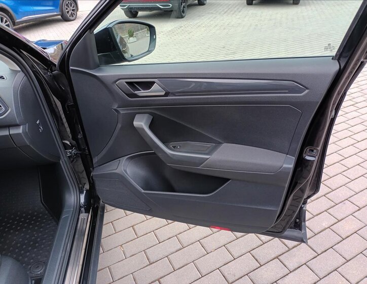 Volkswagen T-Roc SUV / Terénní 1,5 l 110 kw