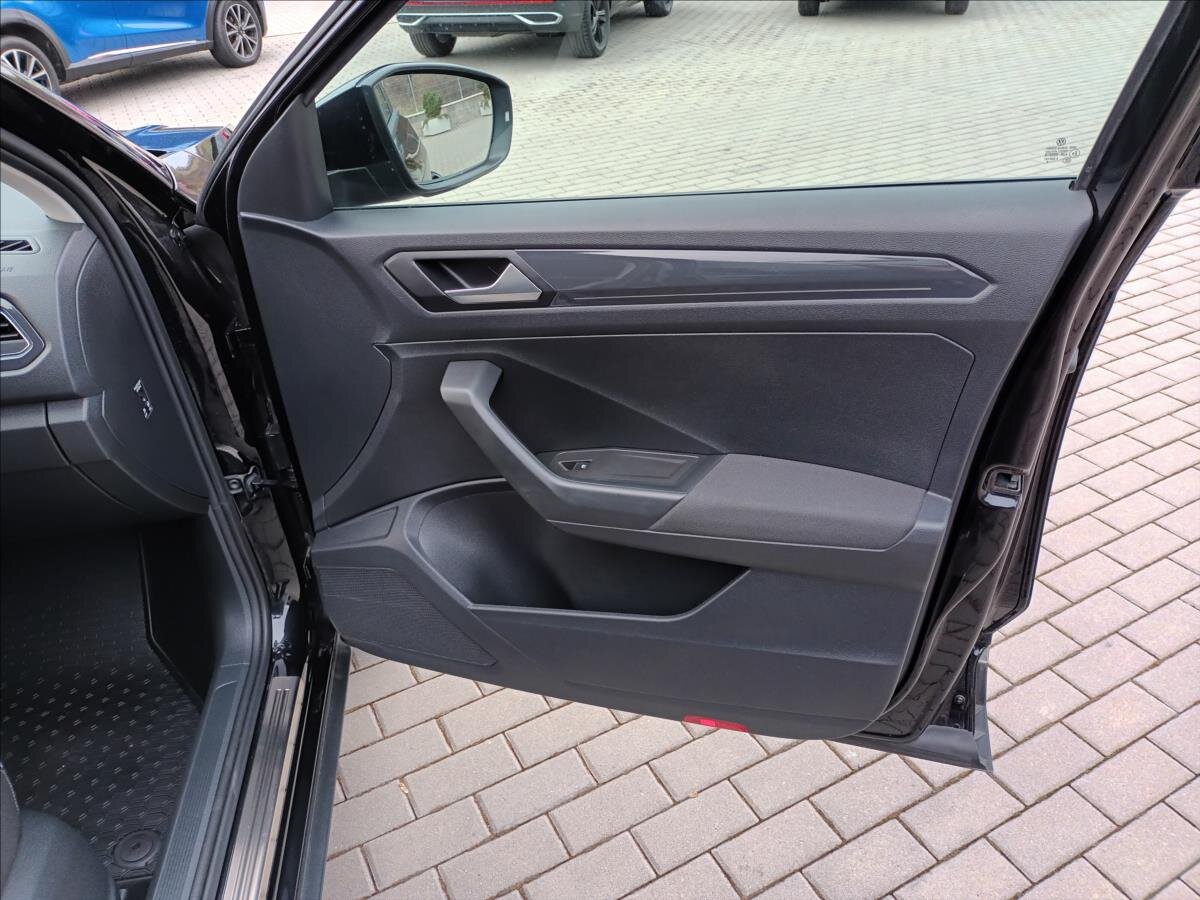 Volkswagen T-Roc SUV / Terénní 1,5 l 110 kw