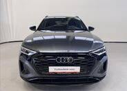 Audi Q8 e-tron 4