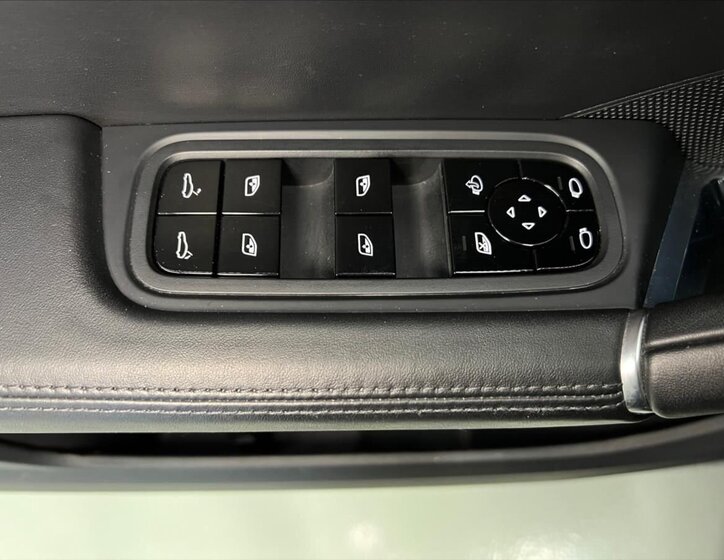 Porsche Cayenne SUV / Terénní 4,0 l 404 kw