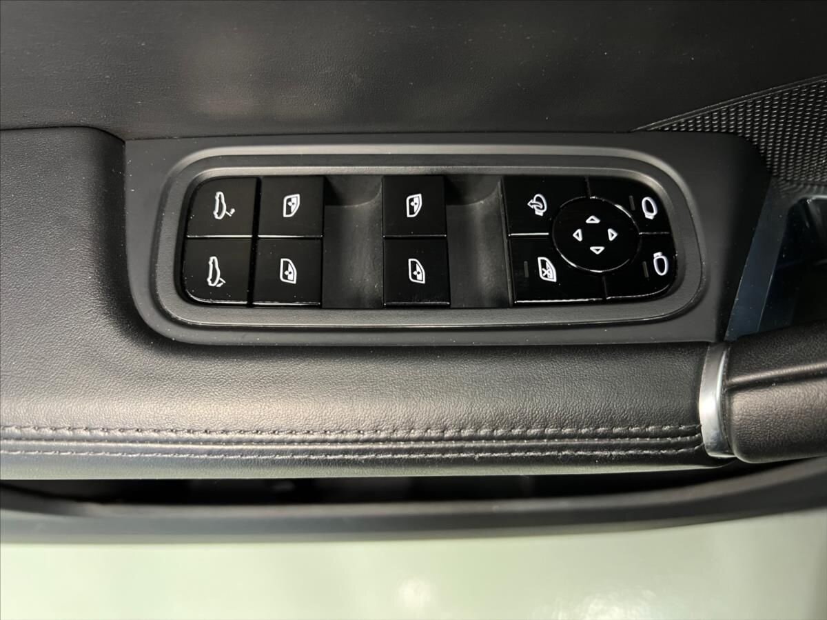 Porsche Cayenne SUV / Terénní 4,0 l 404 kw