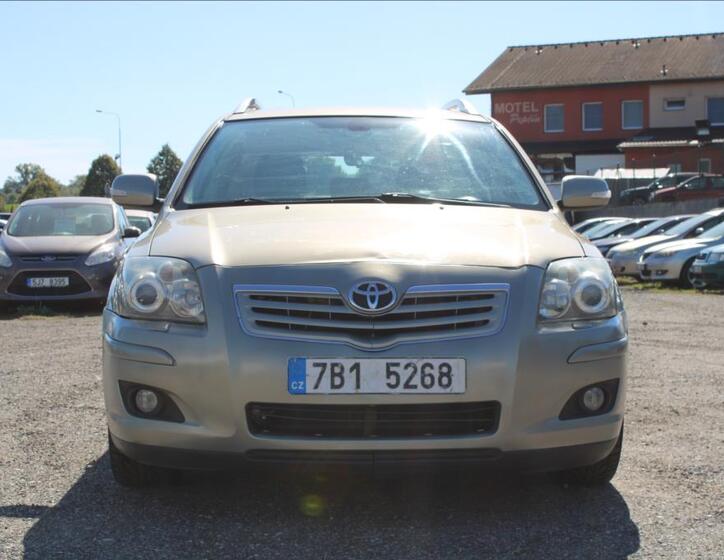 Toyota Avensis 2