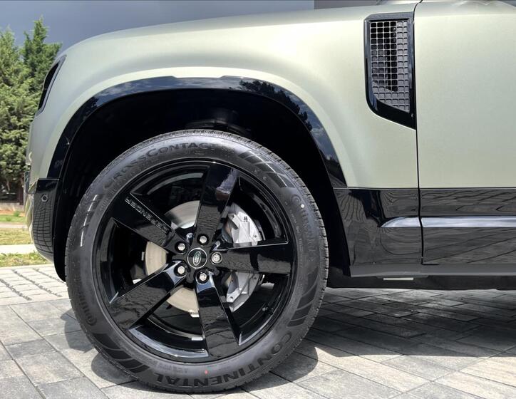 Land Rover Defender 3