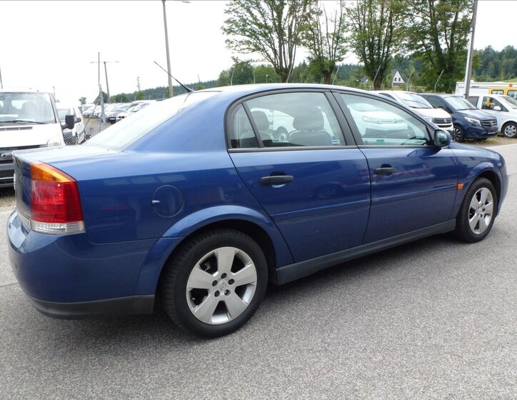 Opel Vectra Sedan / Limuzína 1,8 l 90 kw