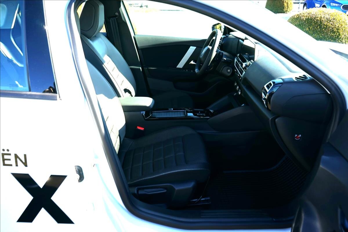 Citroën C4 X Sedan / Limuzína 1,2 l 96 kw