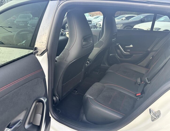 Mercedes-Benz CLA 11