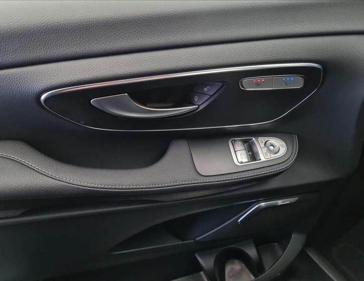 Mercedes-Benz Třídy V 12