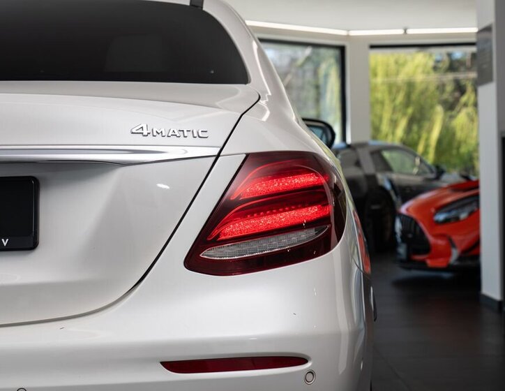 Mercedes-Benz Třídy E Sedan / Limuzína 2,0 l 145 kw