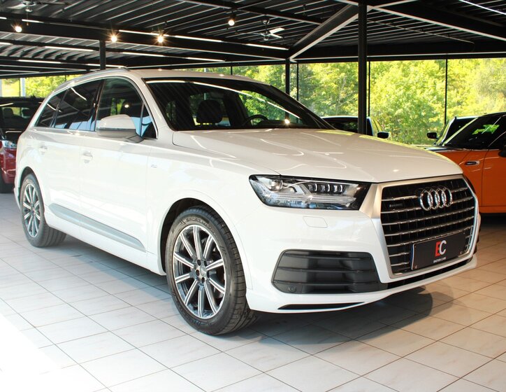 Audi Q7 1