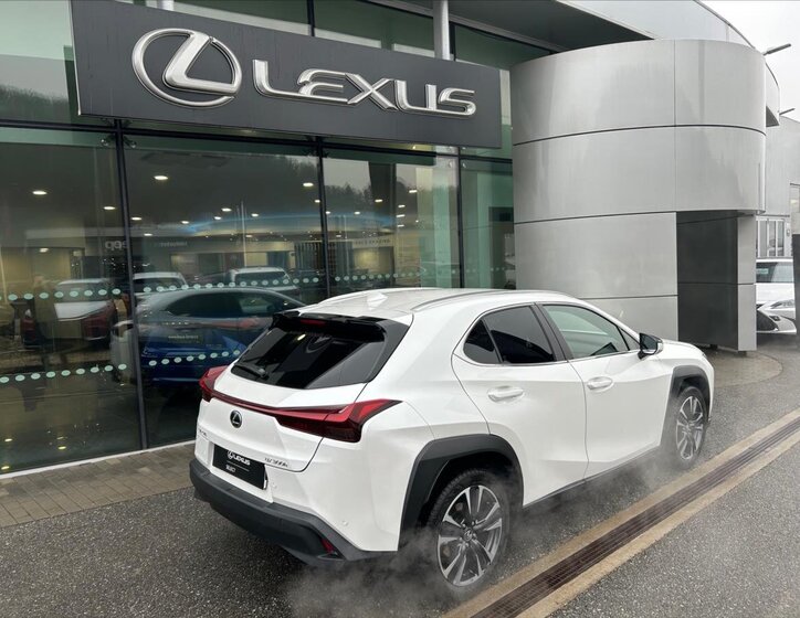 Lexus UX 300h SUV / Terénní 2,0 l 146 kw