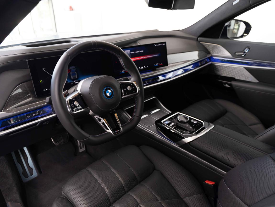 BMW i7