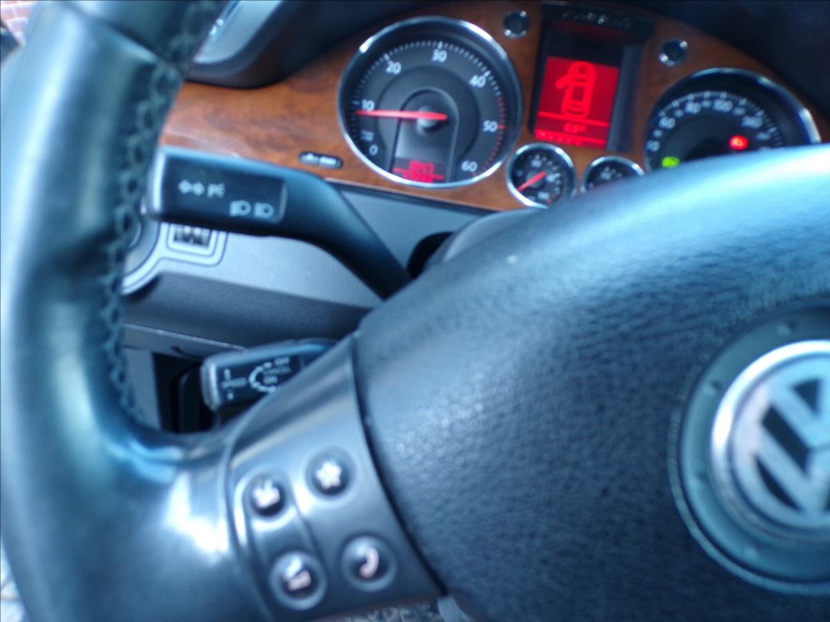 Volkswagen Passat Sedan / Limuzína 2,0 l 103 kw