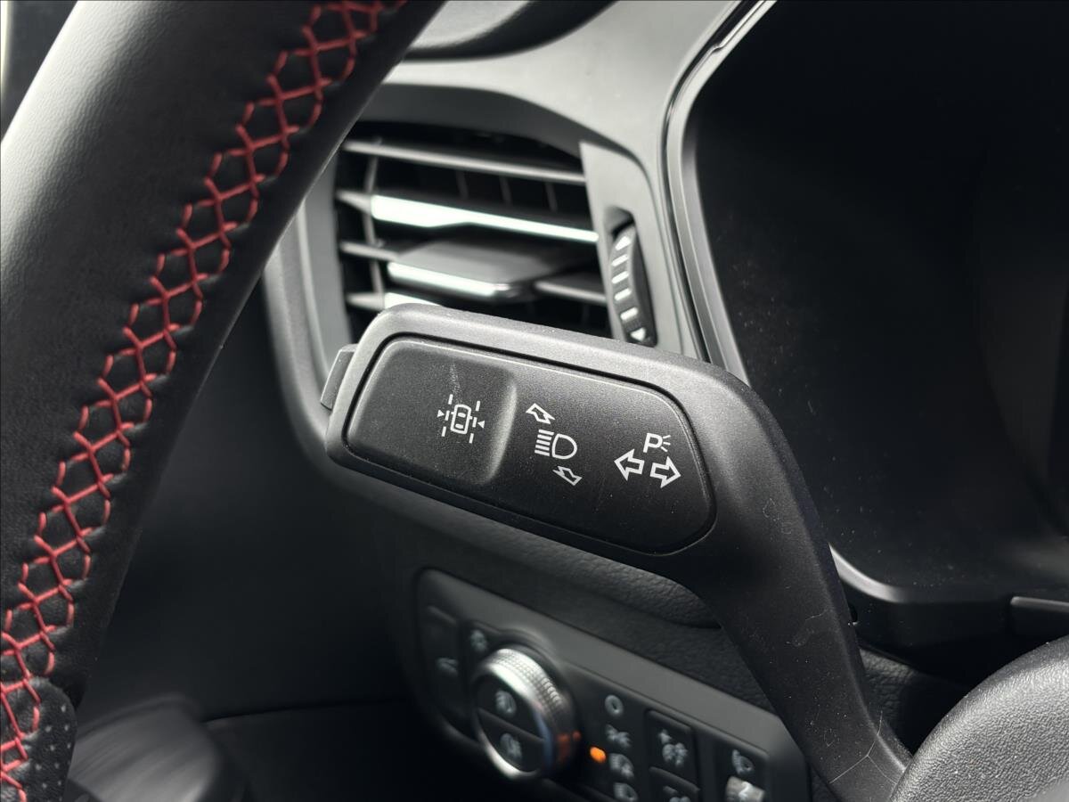 Ford Kuga SUV / Terénní 2,5 l 140 kw