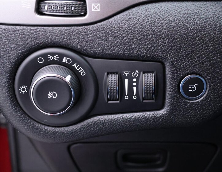 Jeep Cherokee SUV / Terénní 3,2 l 200 kw