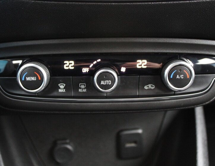 Opel Crossland X SUV / Terénní 1,2 l 81 kw