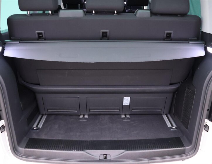 Volkswagen Multivan 10