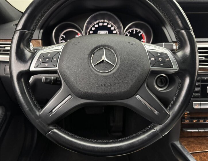 Mercedes-Benz Třídy E 9