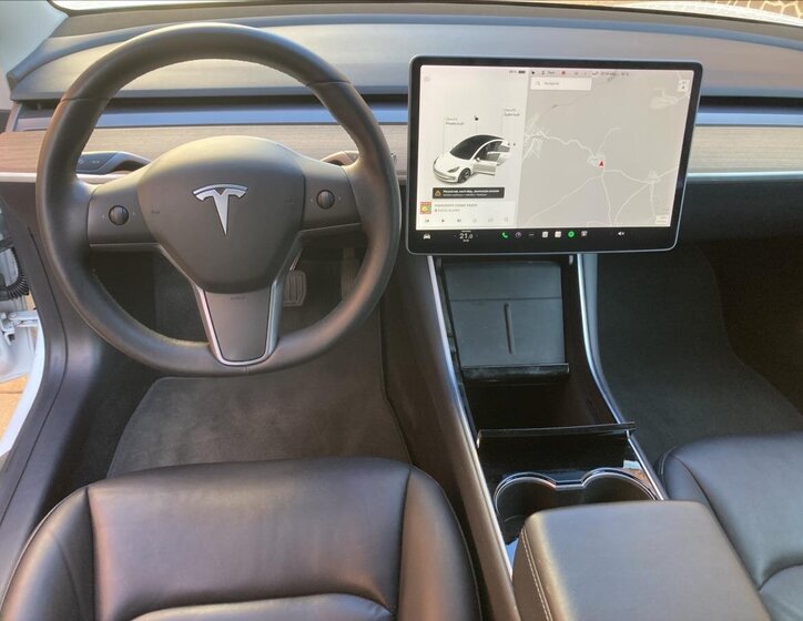Tesla Model 3 Sedan 0,0 208 kw