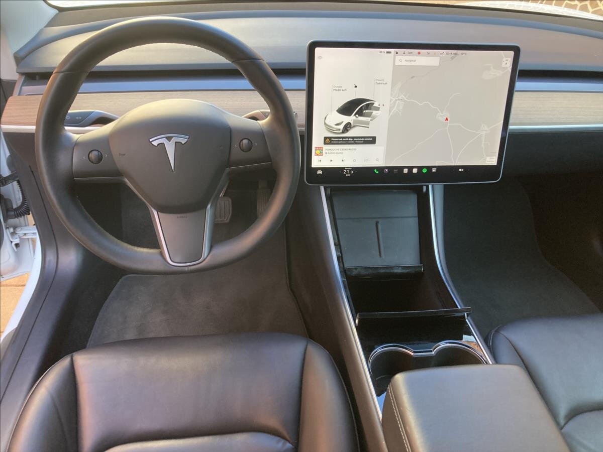 Tesla Model 3 Sedan 0,0 208 kw