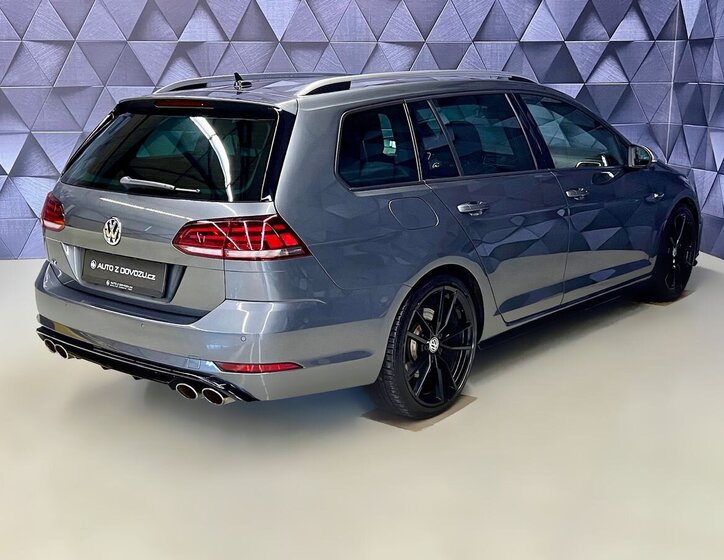 Volkswagen Golf Kombi 2,0 l 221 kw