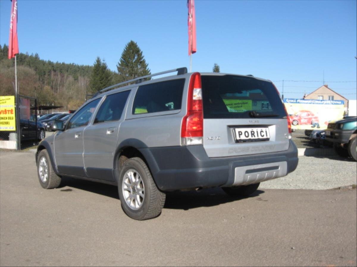 Volvo XC70 Kombi 2,4 l 120 kw