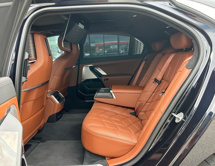 BMW i7 Sedan / Limuzína 0,0 400 kw