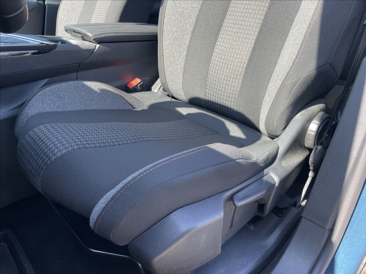 Peugeot 3008 MPV 1,2 l 96 kw