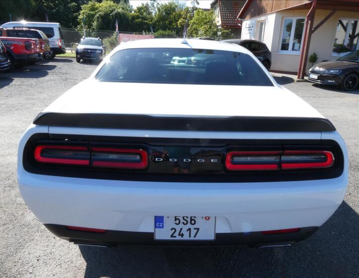 Dodge Challenger 11