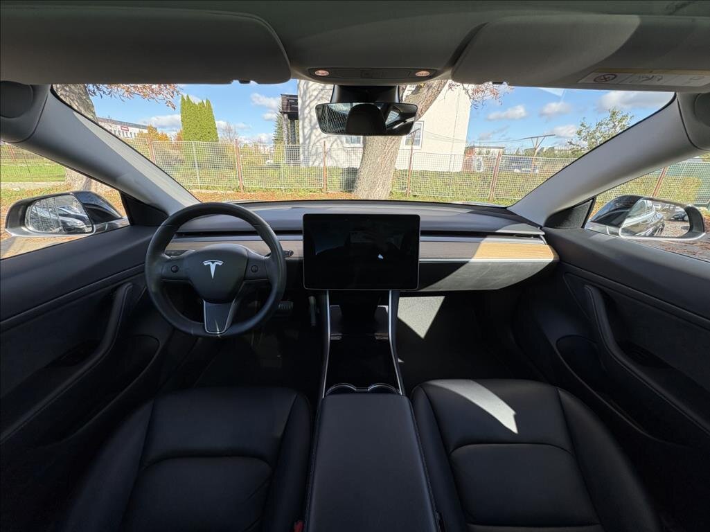 Tesla Model 3 Sedan 0,0 239 kw
