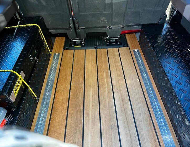 Land Rover Defender SUV / Terénní 2,2 l 90 kw