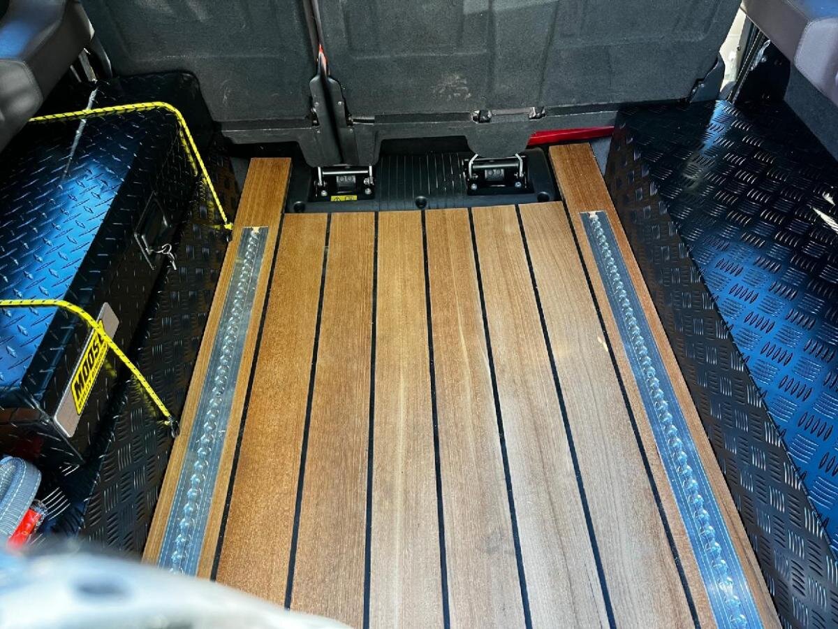 Land Rover Defender SUV / Terénní 2,2 l 90 kw