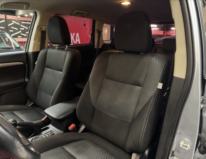 Mitsubishi Outlander SUV / Terénní 2,0 l 110 kw