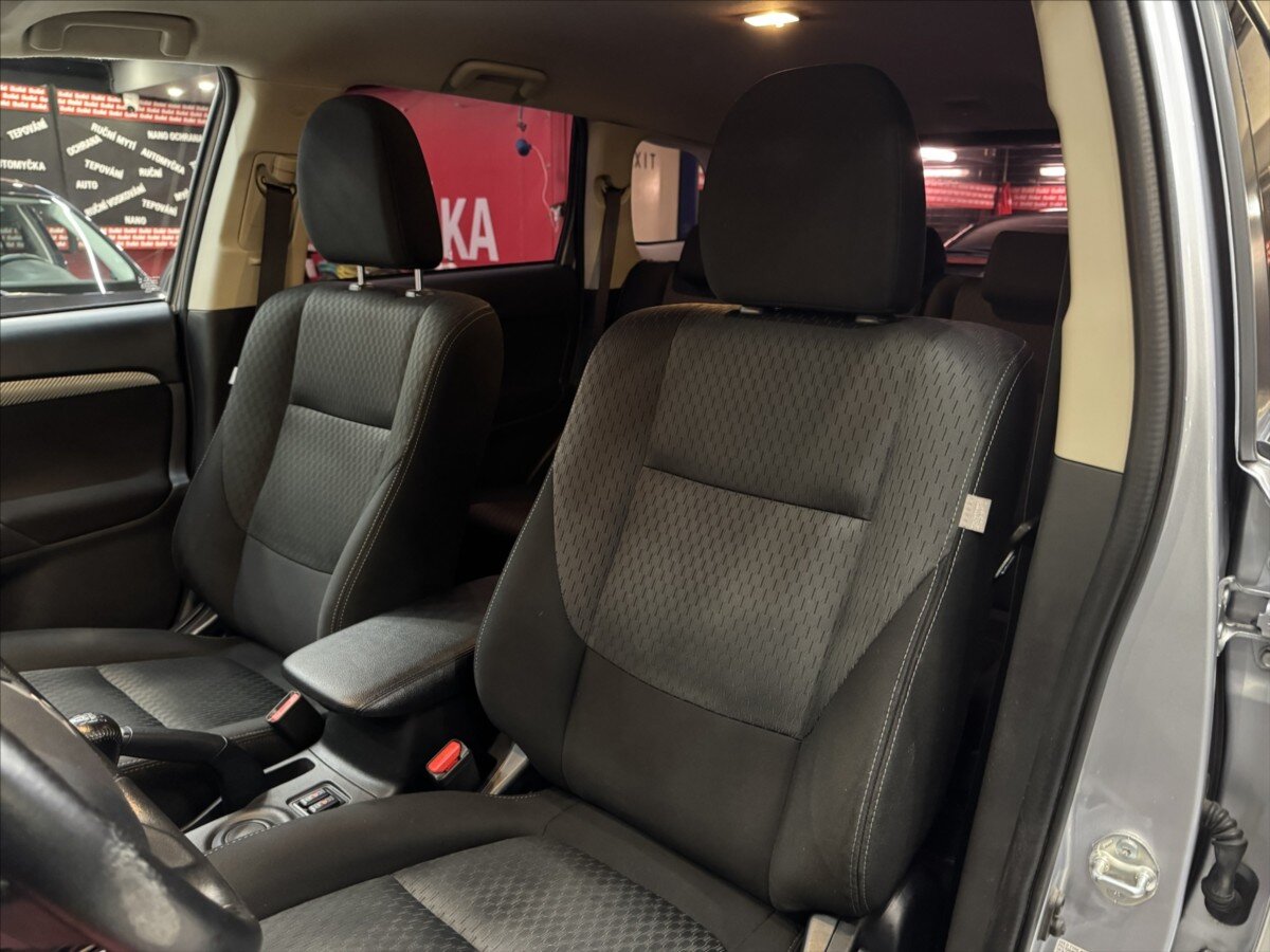 Mitsubishi Outlander SUV / Terénní 2,0 l 110 kw