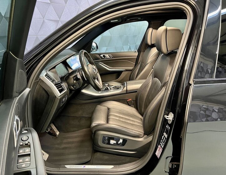 BMW X5 SUV / Terénní 4,4 l 457 kw