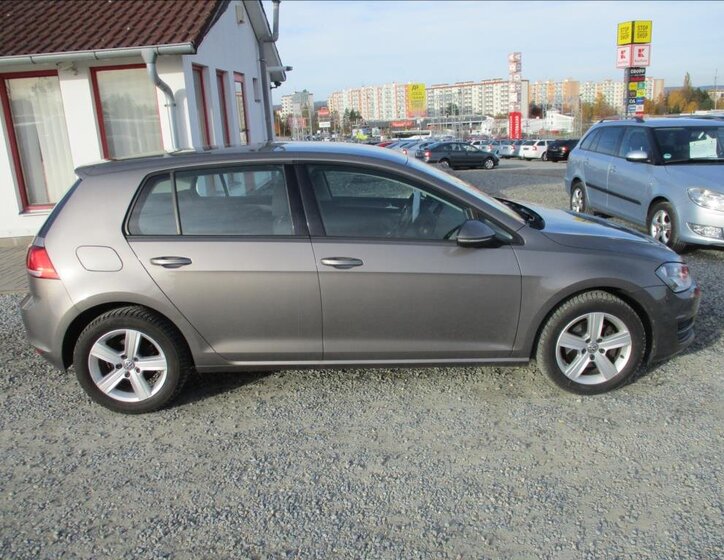 Volkswagen Golf Hatchback 1,2 l 77 kw