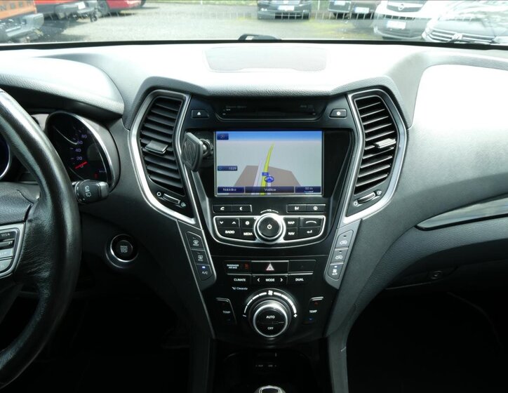 Hyundai Grand Santa Fe 36