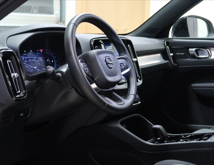 Volvo XC40 SUV 2,0 l 120 kw