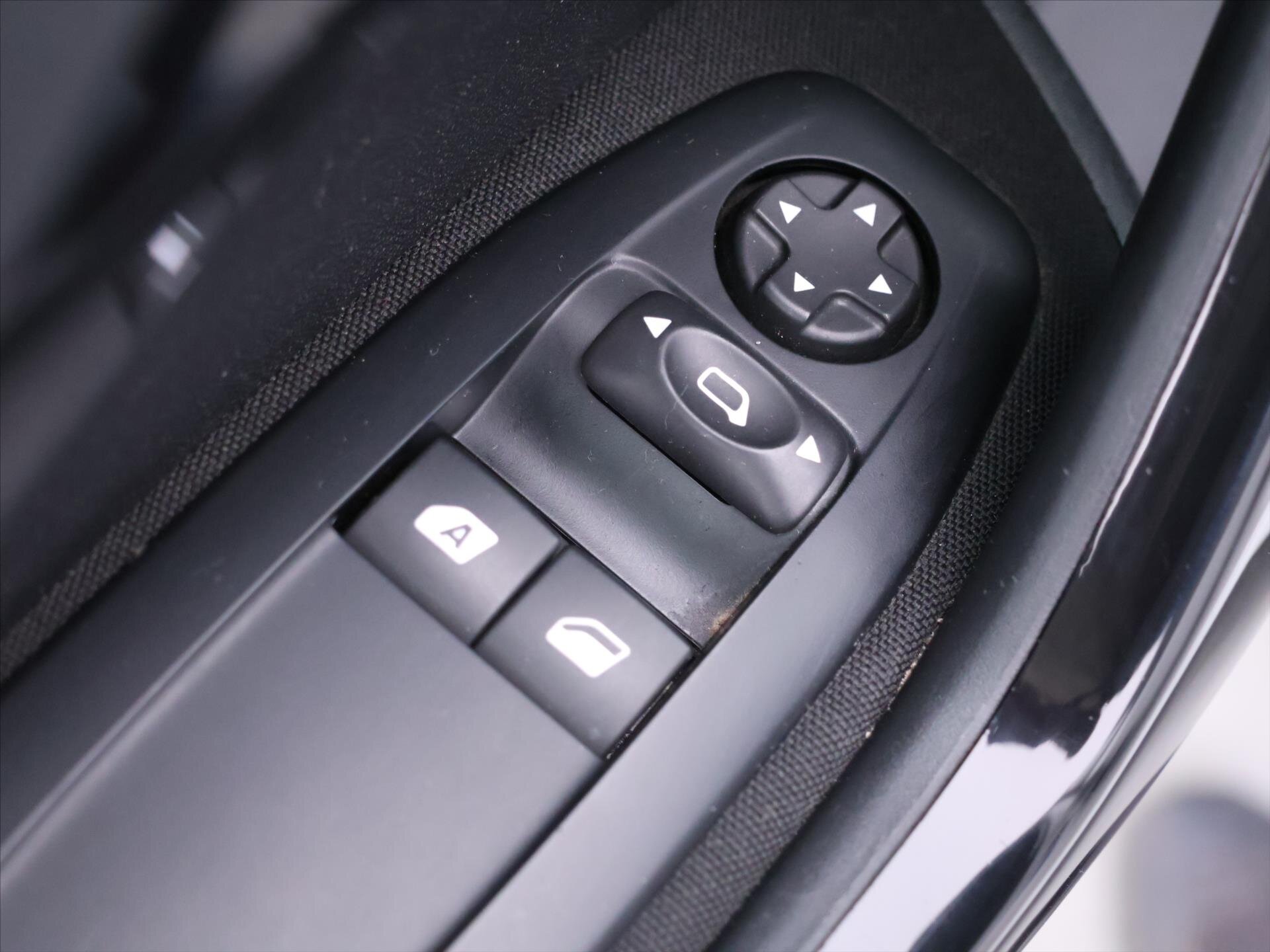 Peugeot 208 Hatchback 1,2 l 60 kw