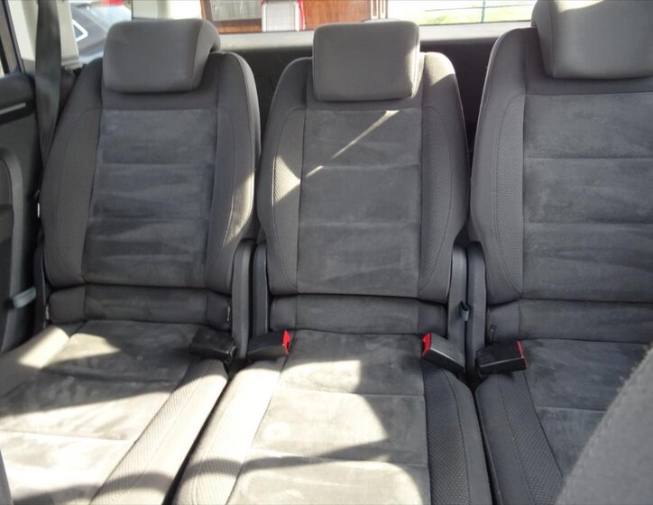 Volkswagen Touran MPV 1,2 l 77 kw