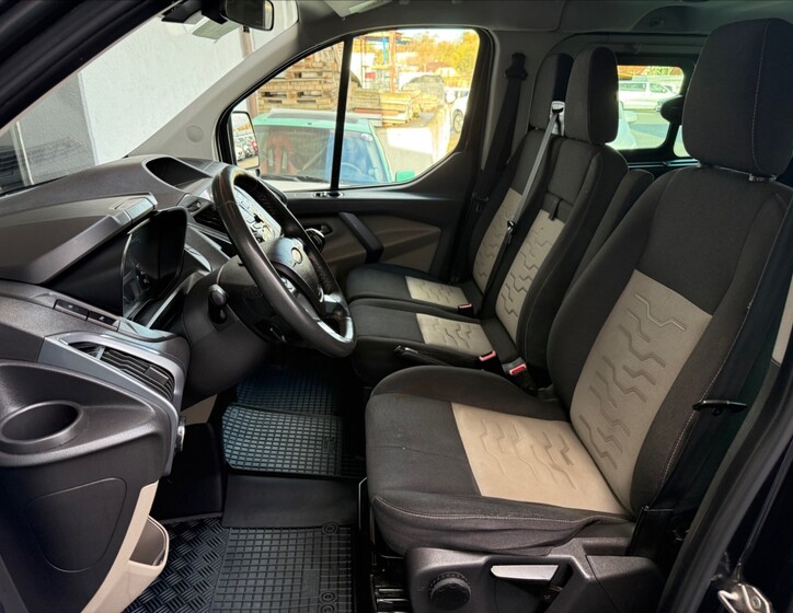 Ford Tourneo Custom 11