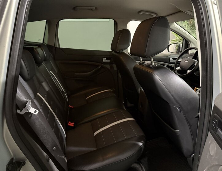 Ford Kuga SUV / Terénní 2,0 l 100 kw