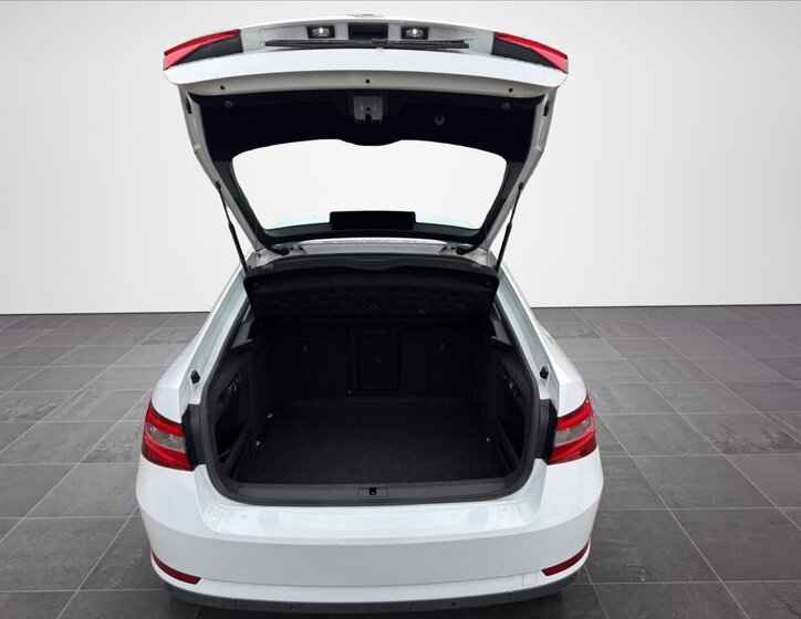 Škoda Superb Sedan / Limuzína 2,0 l 110 kw