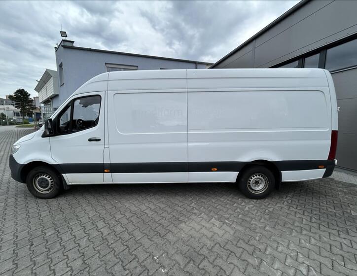 Mercedes-Benz Sprinter 4