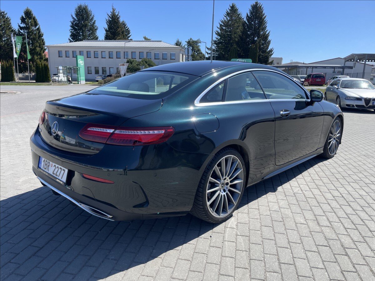 Mercedes-Benz Třídy E Kupé 2,0 l 180 kw