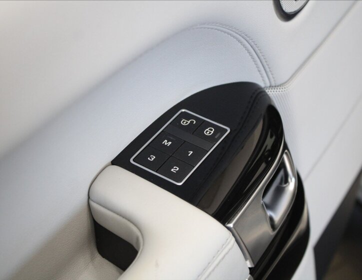 Land Rover Range Rover SUV / Terénní 3,0 l 190 kw