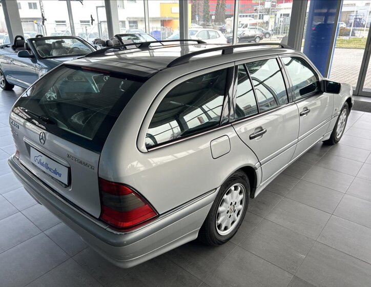 Mercedes-Benz Třídy C Kombi 2,0 l 141 kw