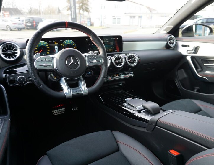 Mercedes-Benz CLA 10