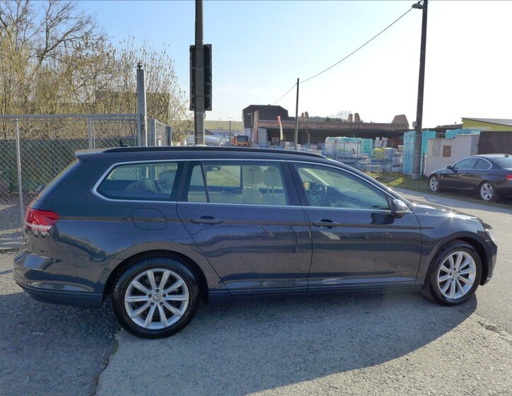 Volkswagen Passat Kombi 1,6 l 88 kw