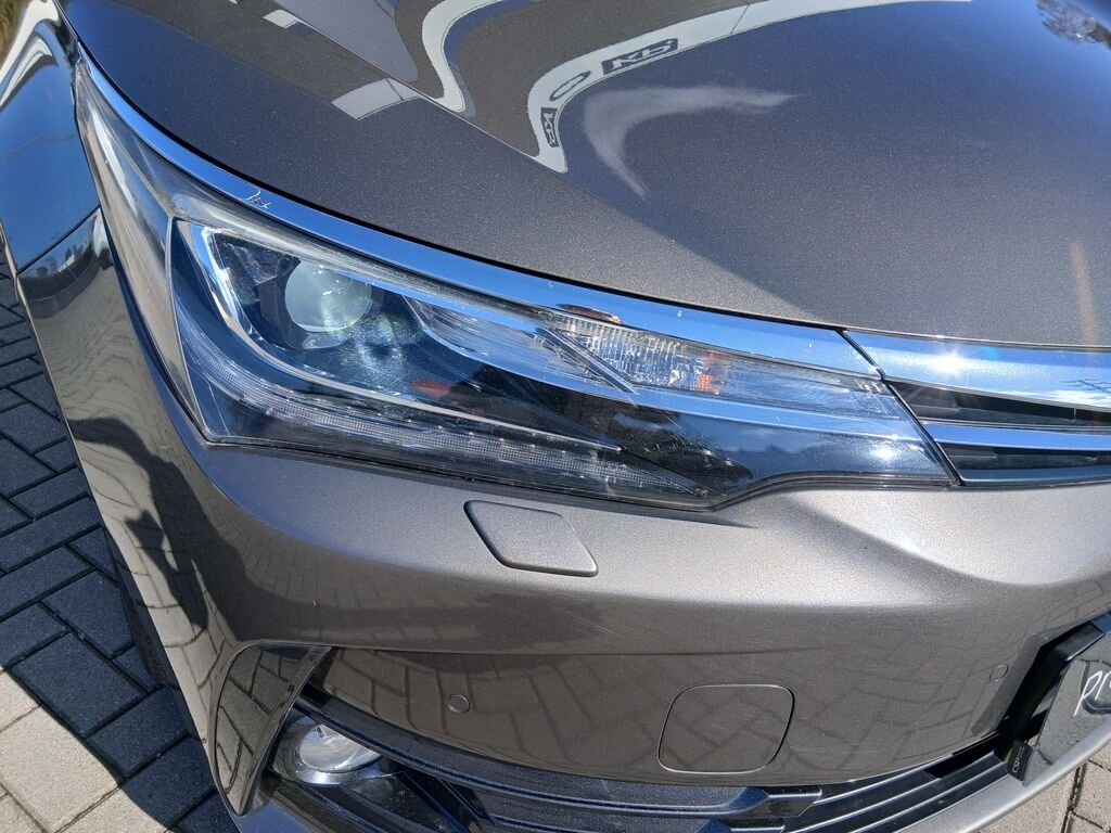 Toyota Corolla Sedan / Limuzína 1,6 l 97 kw