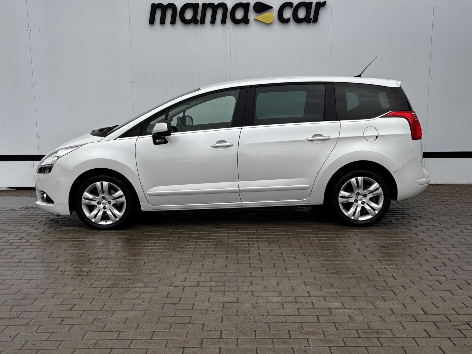 Peugeot 5008 MPV 2,0 l 120 kw